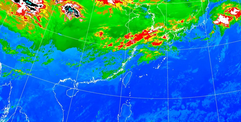 今（1日）台灣各地為多雲到晴，僅東半部地區、恆春半島有零星短暫雨。（圖取自中央氣象署網站）