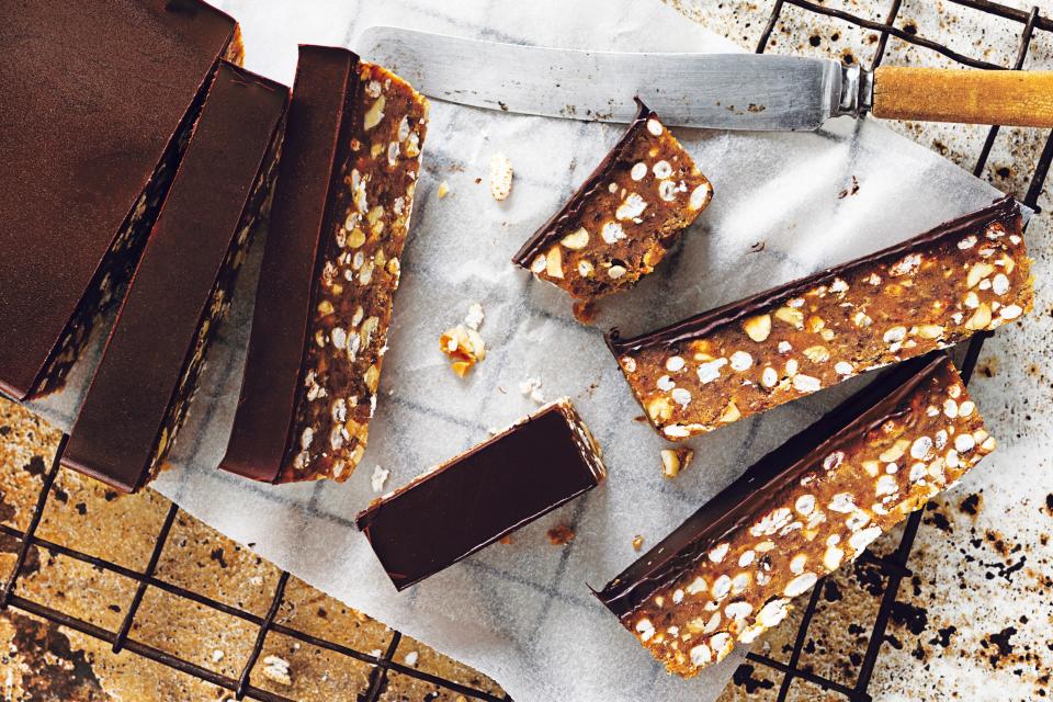 Raw Caramel Peanut Crunch Bars