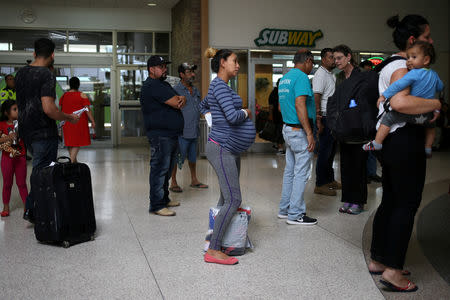 A pregnant woman from Honduras is released from detention with other undocumented immigrants at a bus depot in McAllen, Texas, U.S., July 28, 2018. REUTERS/Loren Elliott/File Photo/Files