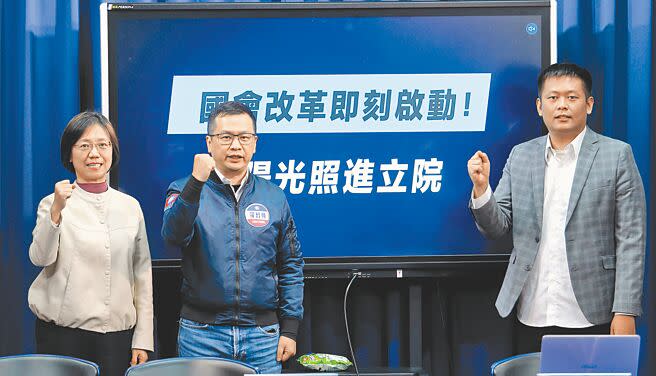 國民黨副發言人呂謦煒（右起）、立委當選人羅智強、翁曉玲23日提出5項國會改革主張。（黃世麒攝）