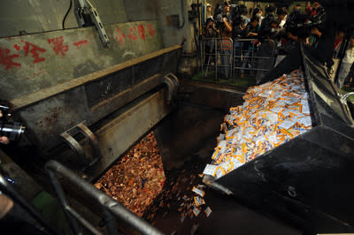 台北市銷毀毒澱粉製品（1） (圖)