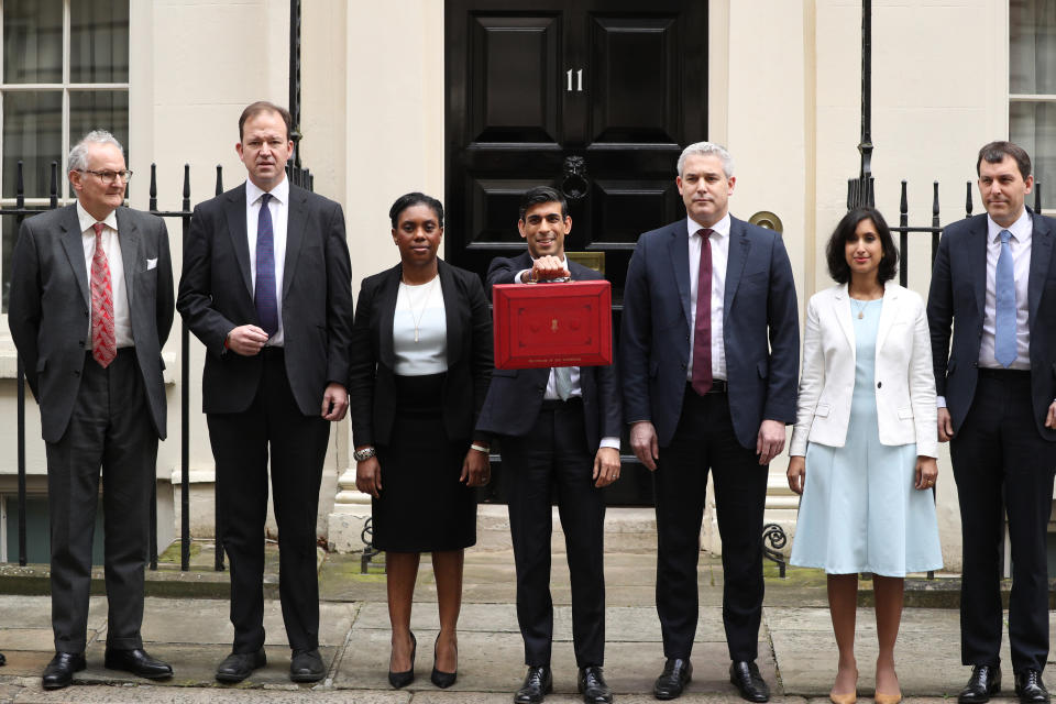 LONDON, ENGLAND - MARCH 11: Rishi Sunak, Chancellor of the Exchequer departs to deliver the annual Budget at Downing Street with members of the Treasury staff (L-R) Minister of State Lord Agnew, Financial Secretary to the Treasury Jesse Norman, Exchequer Secretary to the Treasury Kemi Badenoch, Chief Secretary to the Treasury Steve Barclay Claire Coutinho MP and Economic Secretary to the Treasury John Glen (R) on March 11, 2020 in London, England. The government is presenting its first budget amid the economic pressure of the coronavirus outbreak. Earlier today, the Bank of England announced an emergency interest-rate cut to boost economic activity. (Photo by Dan Kitwood/Getty Images)