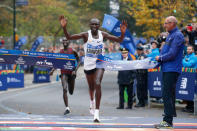 Geoffrey Kamworor of Kenya crosses the finish line to win the New York City Marathon in Central Park in New York, U.S., November 5, 2017. REUTERS/Brendan McDermid