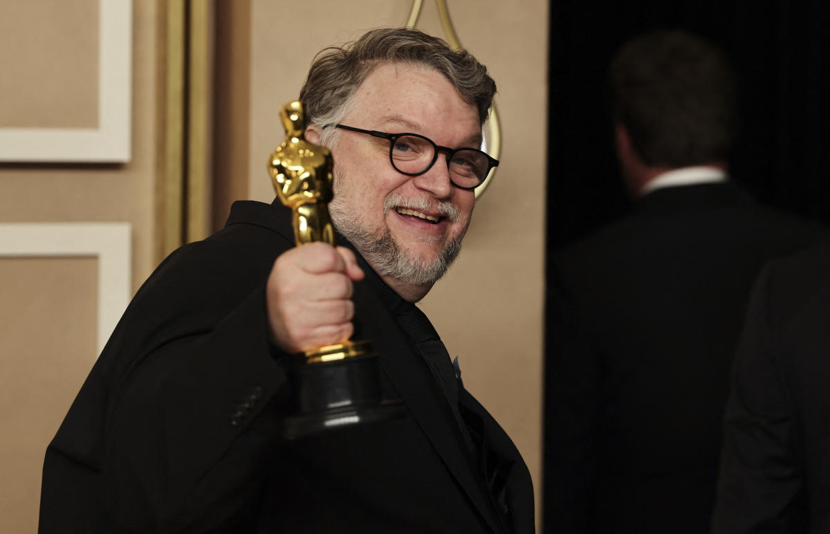 Quiénes fueron los padres de Guillermo del Toro a quienes dedicó el Oscar?