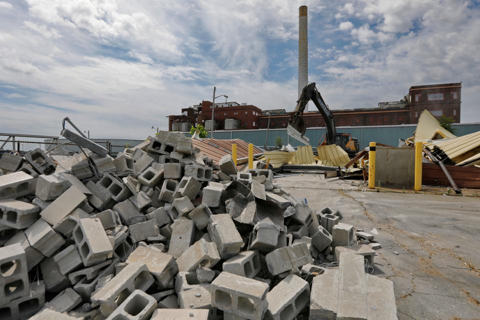 Demolition activity related to the ongoing construction of the New Bedford Foss Marine Terminal will require closures at the following locations for a brief period between the hours of 8:30 a.m. and 11:30 a.m. Friday:
MacArthur Drive at Walnut Street (southbound)
Route 18/JFK Boulevard at Walnut Street (southbound)
Route 18/JFK Boulevard at Griffin Court (northbound)
MacArthur Drive at Griffin Court (northbound)