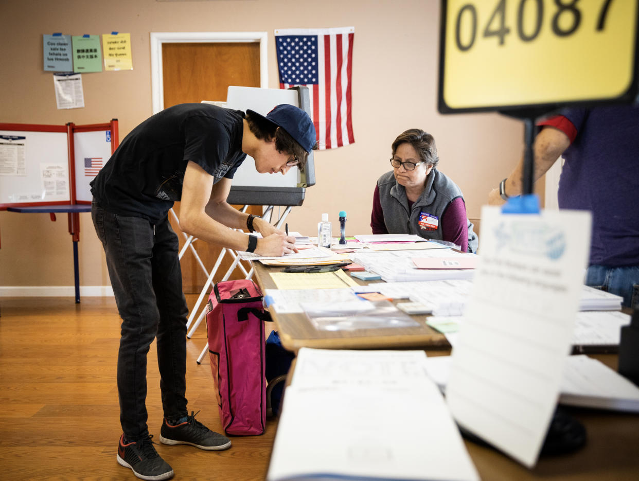 Votación en Delhi, California, el Supermartes de 2020. El uso moderno del ‘Supermartes’ data de la década de 1980, cuando los estados adelantaron sus primarias en el calendario para intentar aumentar su influencia. (Max Whittaker/The New York Times)