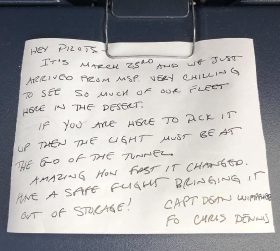 A note written by Delta pilot Chris Dennis is pictured.