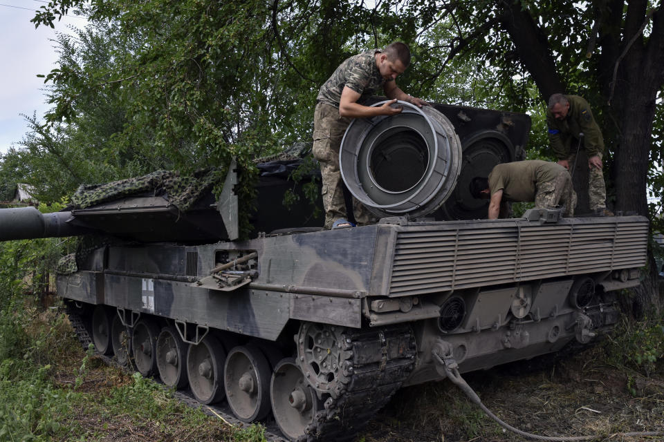FILE - Ukrainian soldiers repair a Leopard 2 tank in Zaporizhzhya region, Ukraine, on June 21, 2023. When Russia invaded Ukraine in February 2022, Ukraine’s military was largely reliant on Soviet-era weaponry. While that arsenal helped Ukraine fend off an assault on the capital of Kyiv and prevent a total rout in the early weeks of the war, billions of dollars in military assistance has since poured into the country, including more modern Western-made weapons. (AP Photo/Andriy Andriyenko, File)