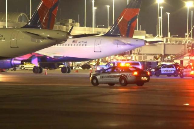 Un hombre murió tras ser succionado por la turbina de un avión en un  reconocido aeropuerto de Estados Unidos