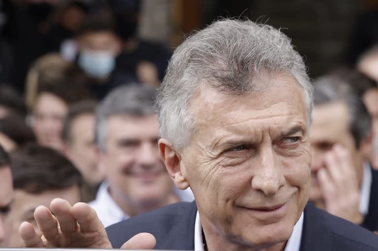 Macri saliendo de los tribunales de Dolores