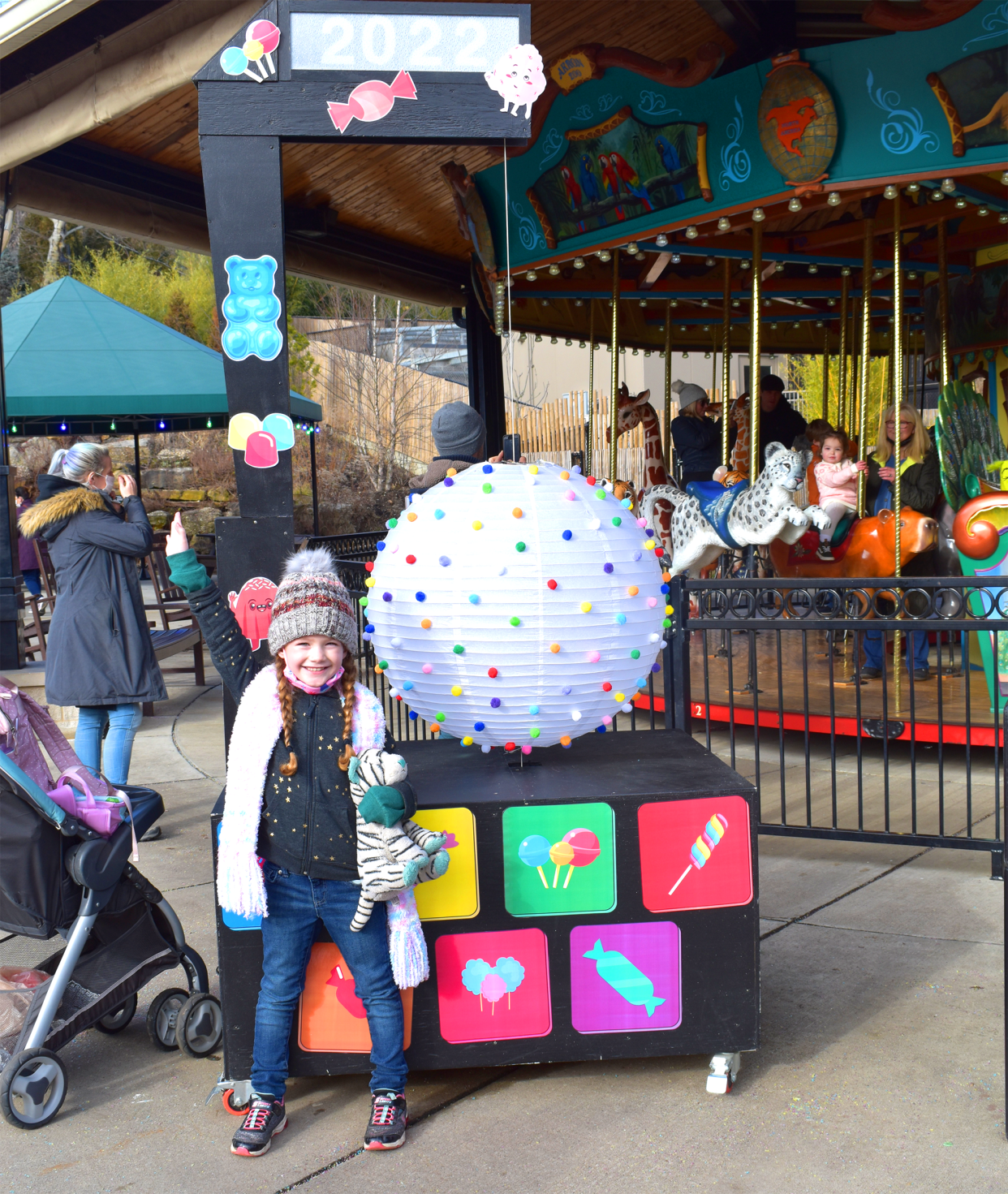 The Akron Zoo once again plans to celebrate New Year's Eve  with a kid-friendly early ball drop.
