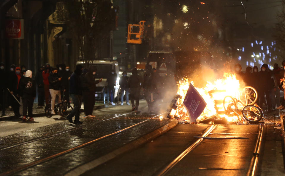 In der Nacht kam es zu gewaltsamen Ausschreitungen (Bild: Dursun Aydemir/Anadolu Agency via Getty Images)