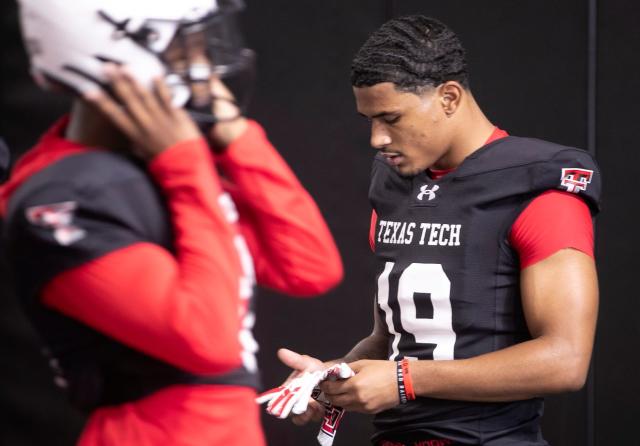 2 Texas Tech football players to miss Wyoming game with injuries - Yahoo  Sports