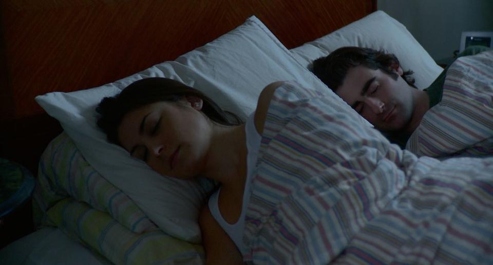 Dependiendo de si dormimos de lado o boca arriba deberemos optar por diferente grado de firmeza. (Créditos: Getty Images)