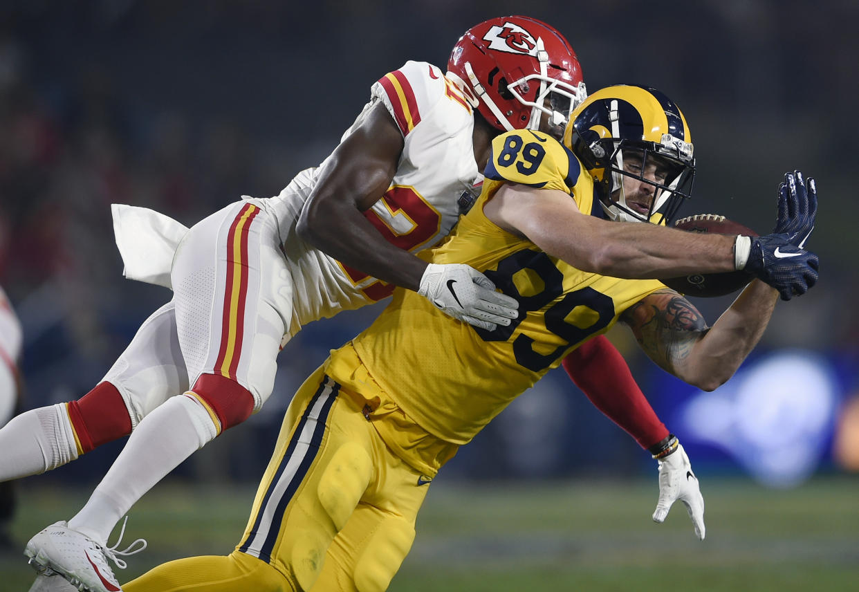 Los Angeles Rams tight end Tyler Higbee (89) catches a pass in front of Kansas City Chiefs strong safety Eric Murray on Monday night. (AP)