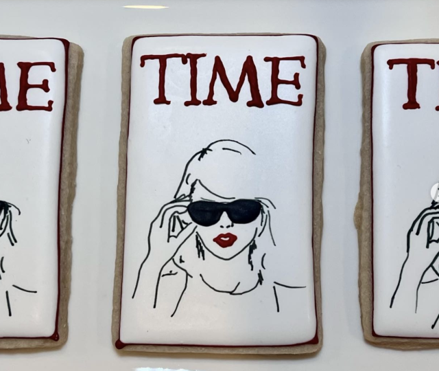 Taylor Swift Got 7 Custom Birthday Cookies At That Last Chiefs Game, And  Here's What Each Of Them Mean