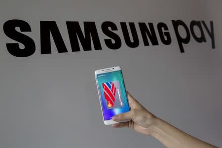 A product expert holds a Samsung Galaxy S6 Edge+ to present Samsung Pay at the Samsung Galaxy Unpacked 2015 event in New York August 13, 2015. REUTERS/Andrew Kelly/File Photo