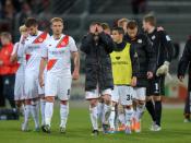 Die Spieler des FC St. Pauli verpassten eine Siegchance in Cottbus. Foto: Thomas Eisenhuth