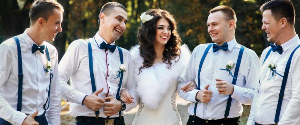 bride with groomsmen and bridesmen