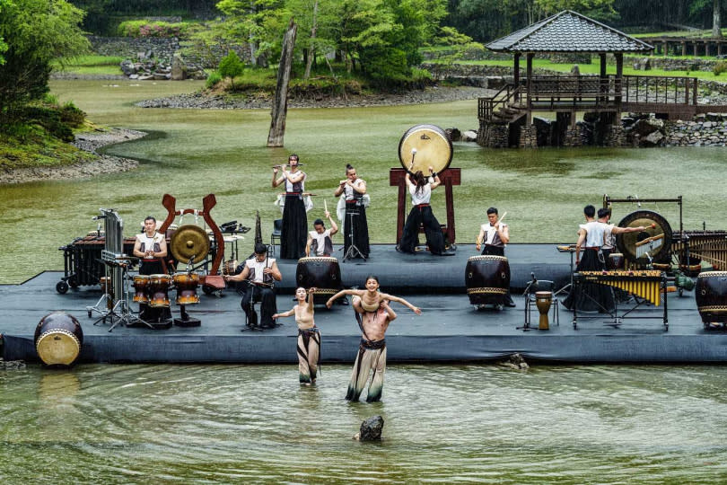 2023明池水劇場「池中劍ll-英雄會」現場演出場景。（圖／力麗觀光提供）