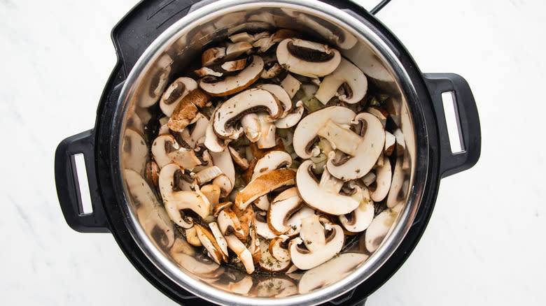 Mushrooms in slow cooker