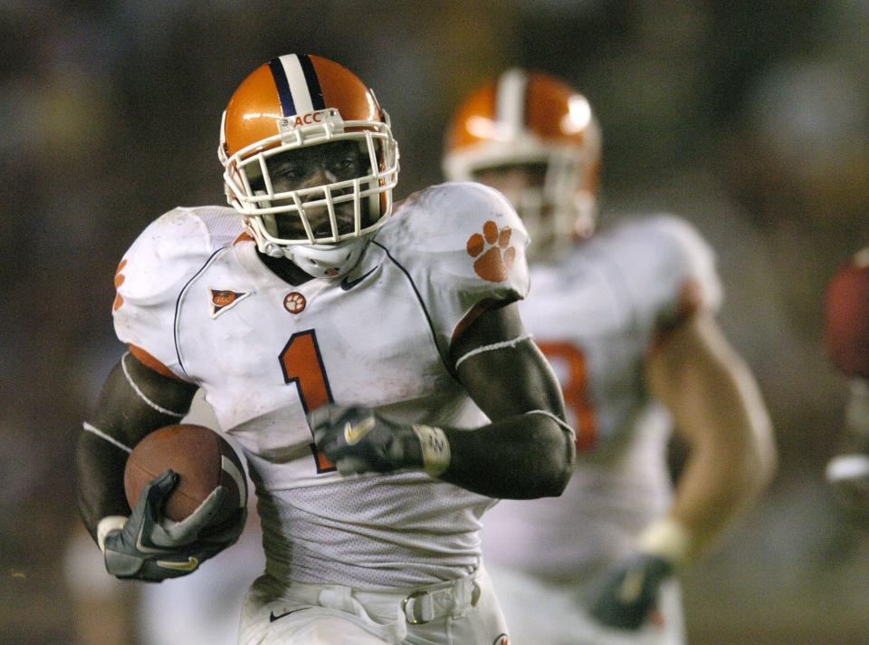 Clemson's James Davis breaks free for a long run down inside the Tigers 5 yard line to set up the winning score over Florida State Saturday September 16, 2006 at FSU's Doak Campbell Stadium in Tallahassee, Fl.