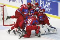 Russia celebrates defeating Canada to win the bronze medal in their IIHF World Junior Championship ice hockey game in Malmo, Sweden, January 5, 2014. REUTERS/Alexander Demianchuk (SWEDEN - Tags: SPORT ICE HOCKEY)