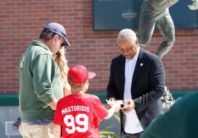 Cal Poly salutes baseball legend Ozzie Smith at re-dedication of his  statue, plaza