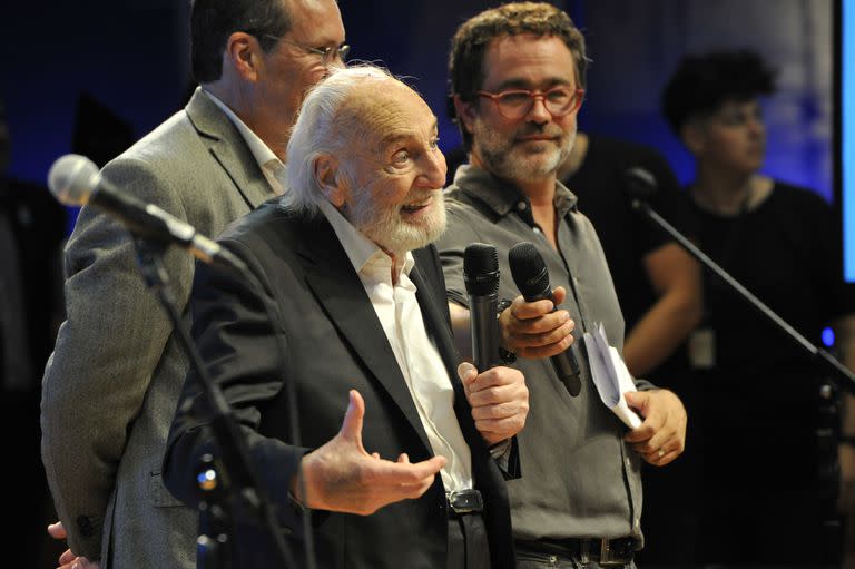 El gran actor que participó de cinco películas ternadas a los Oscar, pero que no hace alarde de esas cuestiones, en el homenaje en el CCK junto a Tristán Bauer y Gastón Pauls