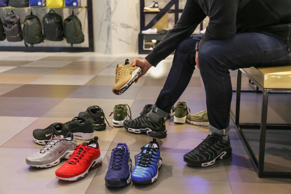 La multinacional estadounidense Nike ha presentado su idea de asociar activos criptográficos a algunas de sus deportivas para que sus usuarios puedan comprar y vender sus zapatillas digitales. Crédito: Shutterstock