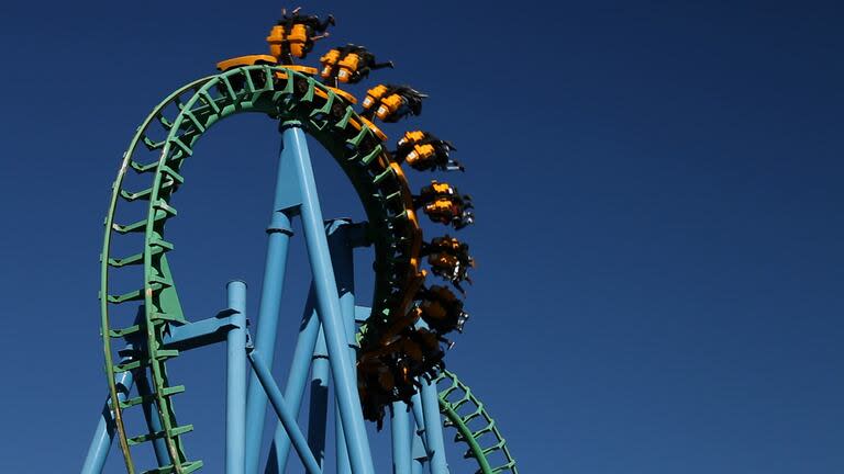 Los adeptos a la adrenalina disfrutarán mucho un día en el Parque de la Costa.