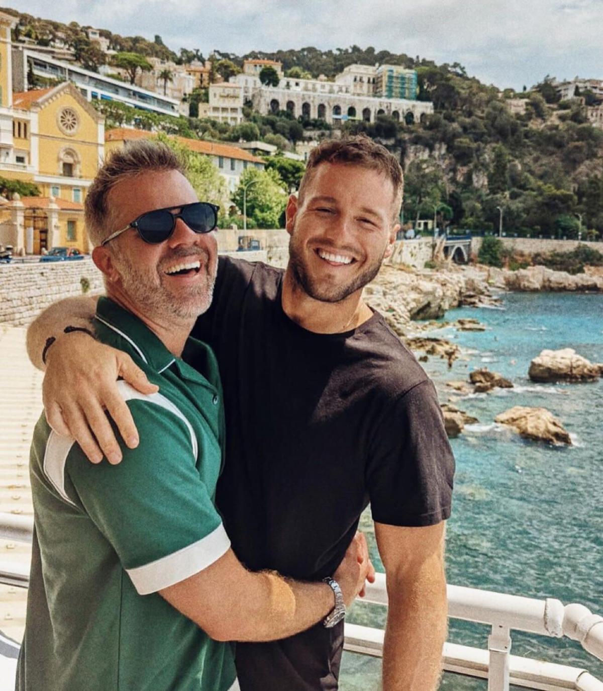 Colton Underwood et son fiancé Jordan C. Brown profitent de vacances romantiques dans le sud de la France