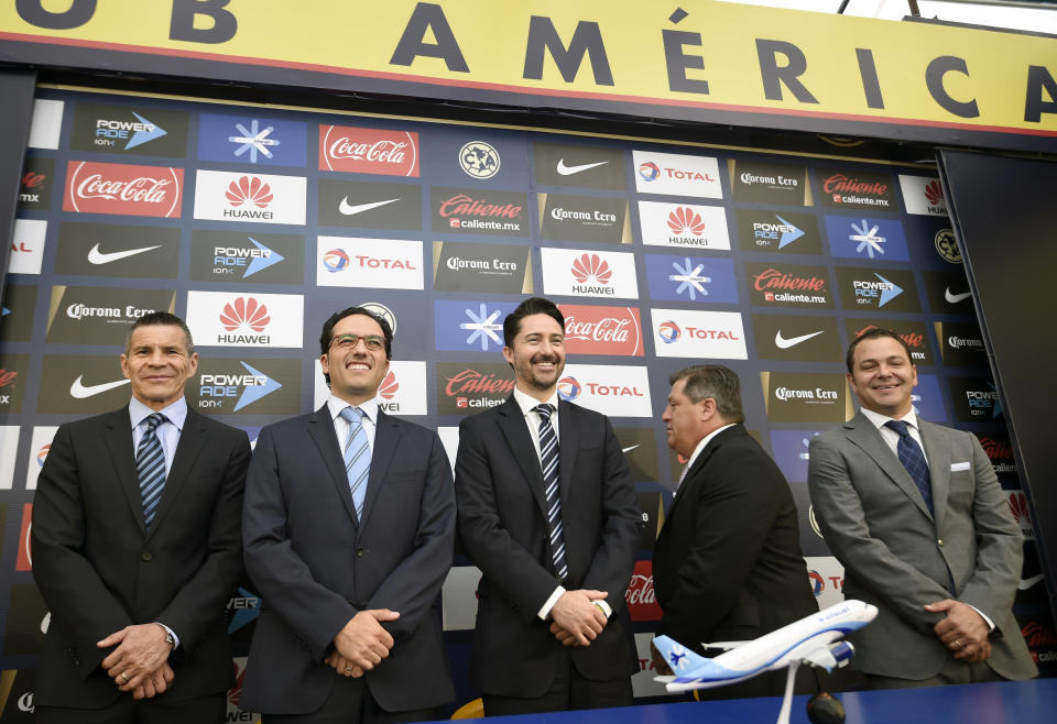 Miguel Herrera fue presentado como director técnico del Club América, mientras que Santiago Baños fue elegido como presidente deportivo de la institución desde 2017 (Foto: ALFREDO ESTRELLA/via Getty Images)