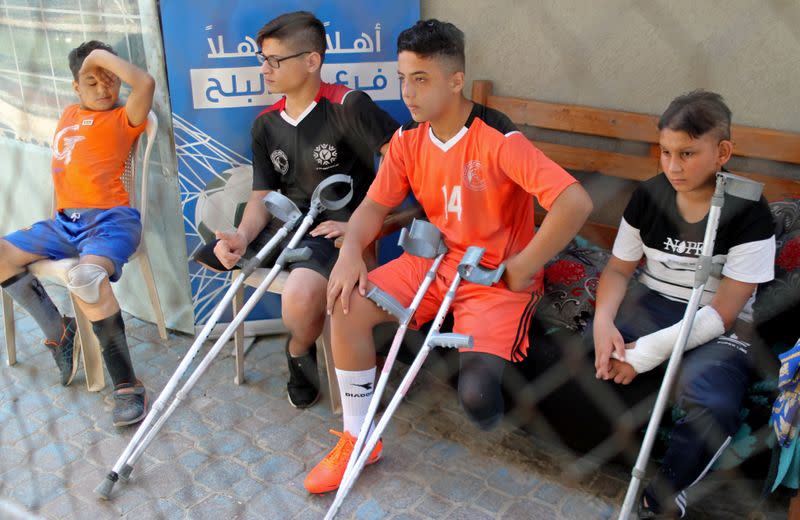 Jóvenes amputados vuelven a jugar al fútbol en Gaza tras alivio de restricciones por coronavirus