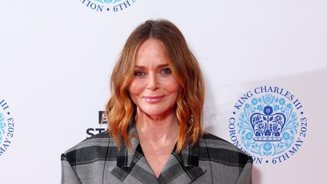 Stella McCartney returns home with her daughter after dropping her