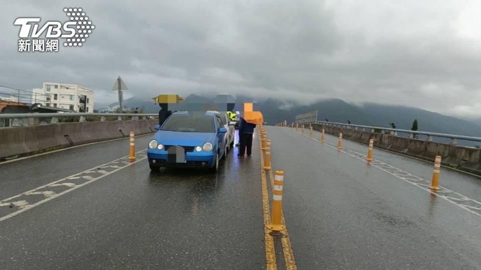 花蓮十六股大道橋發生追撞車禍。（圖／TVBS）