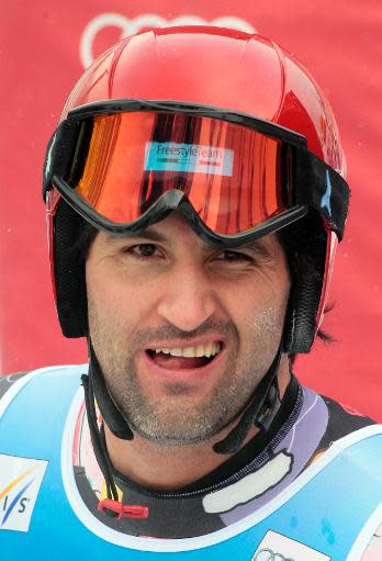 El esquiador argentino Cristian Simari, tras realizar su descenso en una prueba de la Copa del Mundo, el 3 de febrero de 2012 en Les Houches (Alpes franceses) (AFP/Archivos | Jacques Demarthon)