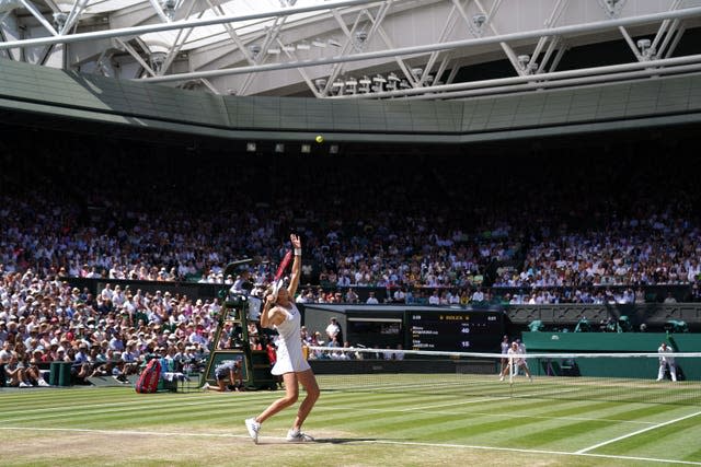 Wimbledon 2022: Russian-born Rybakina rises into semi-final - Yahoo Sport