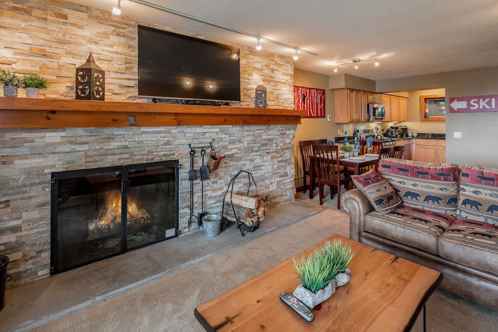 Cozy Beautiful Mountain Condo