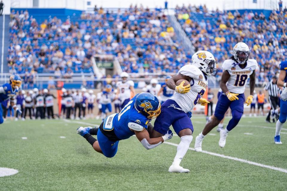 Jason Freeman makes a tackle during SDSU's win over Western Illinois at Dana J. Dykhouse Stadium