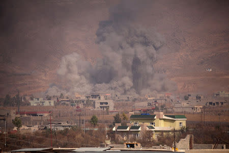 Smoke rises during clashes between Peshmerga forces and Islamic State militants in the town of Bashiqa, east of Mosul, during an operation to attack Islamic State militants in Mosul, Iraq, November 7, 2016. REUTERS/Azad Lashkari