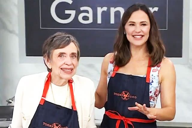 <p>The Today Show</p> Jennifer Garner and mom Pat make blackberry cobbler on Today