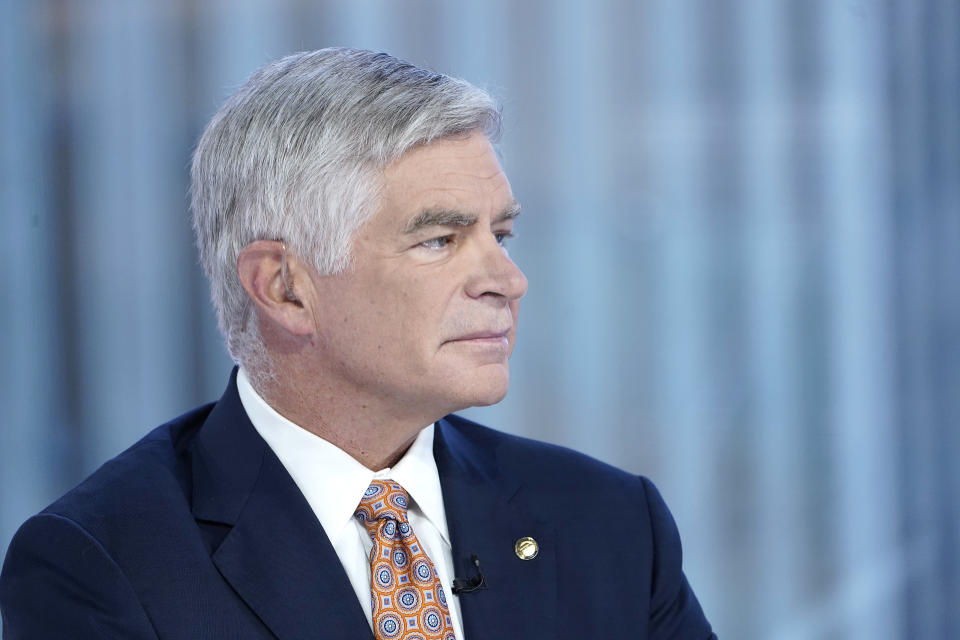 NEW YORK, NEW YORK - SEPTEMBER 27: Philadelphia Federal Reserve President Patrick Harker visits 