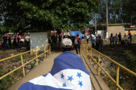 <p>A Central American migrant from Honduras wears his nation’s flag during the annual Migrant Stations of the Cross caravan or “Via crucis,” organized by the “Pueblo Sin Fronteras” activist group, as the group makes a few-days stop in Matias Romero, Oaxaca state, Mexico, Monday, April 2, 2018. While a group of about a couple of hundred men in the march broke off and hopped a freight train north on Sunday, the rest seem unlikely to move until Wednesday or Thursday, and are probably going to take buses to the last scheduled stop for the caravan, a migrant rights symposium in central Puebla state. (Photo: Felix Marquez/AP) </p>