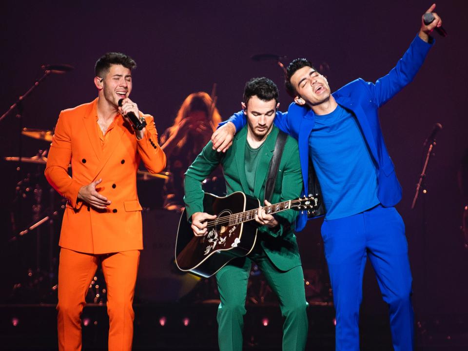 jonas brothers happiness begins tour august 2019