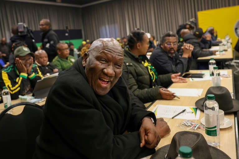 Bheki Cele, miembro del comité ejecutivo del partido Congreso Nacional Africano (ANC), en una reunión en Borksburg, al este de Johannesburgo, el 6 de junio de 2024 (Phill Magakoe)