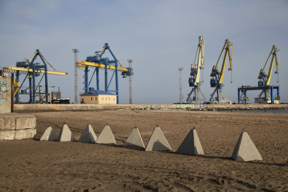 MARIUPOL, UKRAINE - FEBRUARY 17: Concrete blocks on a beach to block vehicles from the Azov Sea to the main road outside the port on February 17, 2022 in Mariupol, Ukraine.  Russian forces are conducting large-scale military exercises in Belarus, across Ukraine's northern border, amid a tense diplomatic standoff between Russia and Ukraine's Western allies.  Ukraine has warned that it is virtually encircled, with Russian troops massed on its northern, eastern and southern borders.  The United States and other NATO countries have issued urgent alerts about a potential Russian invasion, hoping to deter Vladimir Putin by exposing his plans, while trying to negotiate a diplomatic solution.  (Photo by Pierre Crom/Getty Images)
