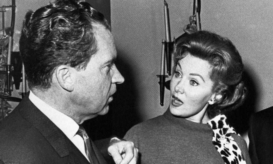 Rhonda Fleming talking to Richard Nixon in 1962.