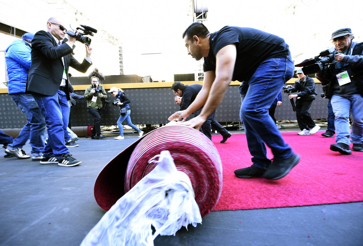 Preparations are underway for the 2018 Oscars, including rolling out the red carpet, and the swag is being delivered. (Photo: Kevork Djansezian/Getty Images)