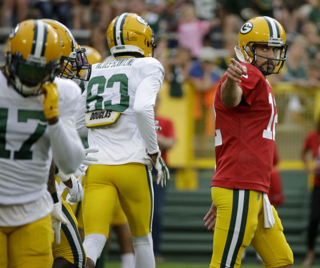 Aaron Rodgers has reassuring helmet advice for Antonio Brown